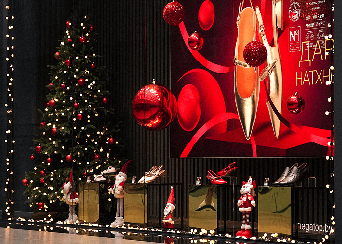 MEGATOP превратил витрины своих флагманских магазинов в новогодние арт-объекты
