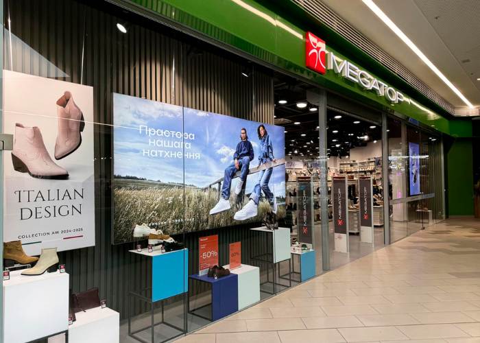 ☀️ Кастомайзинг в минском ТЦ "МОМО" — завершайте лето с новой яркой обувью